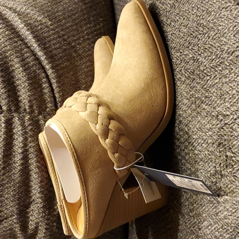 Womens NWT Universal Thread Taupe Avis Boot Mule Clog - Picture 3 of 5
